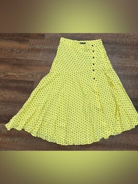 Zara Yellow Polka Dot Midi Skirt Medium Flowy Button Front Asymmetrical Hem